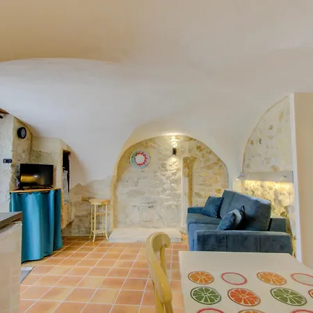 Le Studio, Apartment